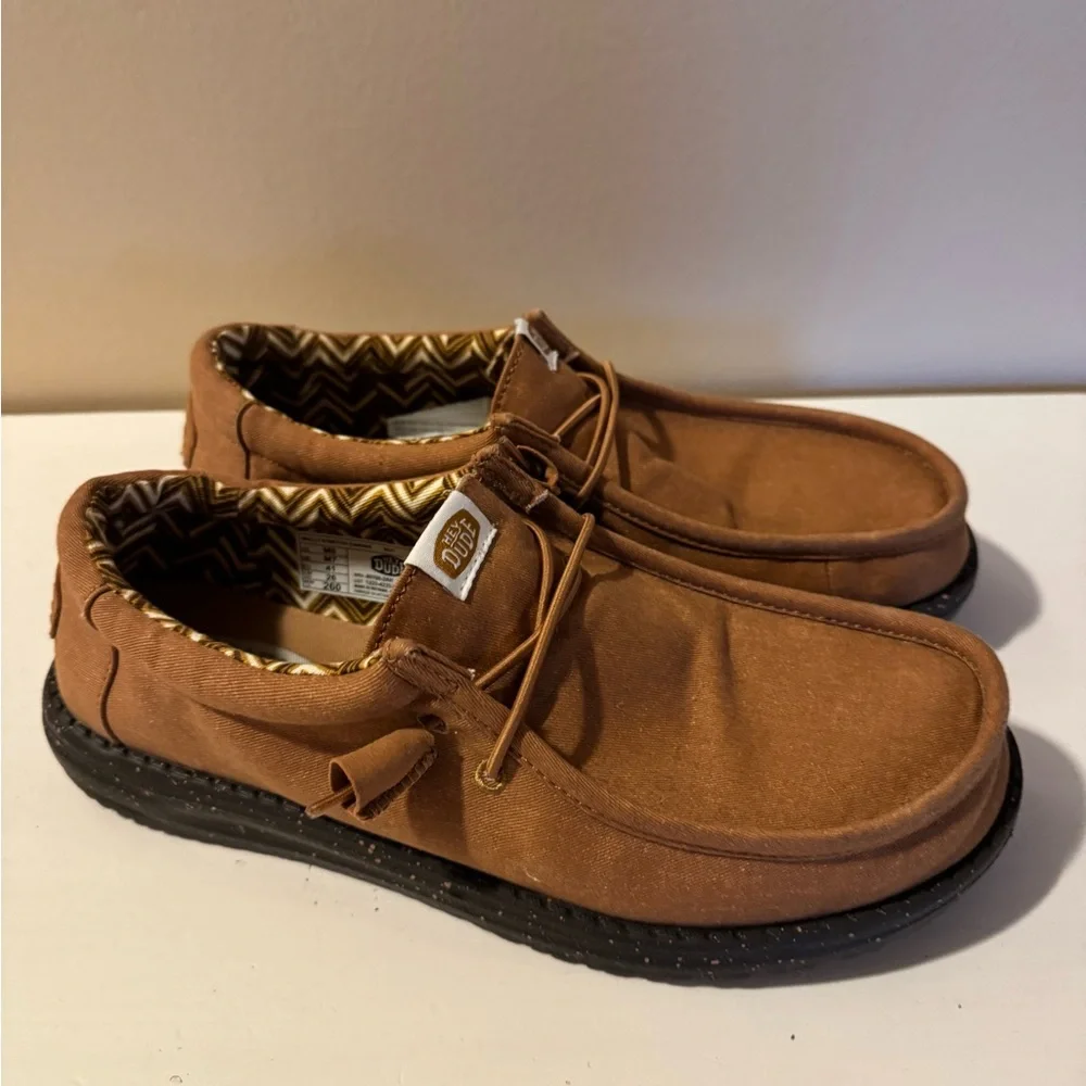 HEYDUDE Men’s Wally Stretch Canvas Loafers (Color:Nut)